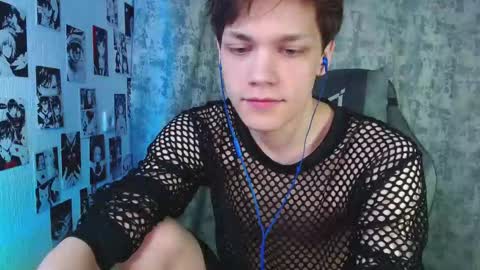 Snapshot of kevin_joestar chatting on October 31, 4:24 am Kevin online show from October 31, 4:24 am