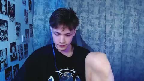 Snapshot of kevin_joestar chatting on November 21, 4:44 am Kevin online show from November 21, 4:44 am