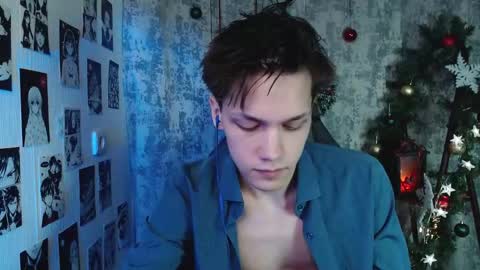 Snapshot of kevin_joestar chatting on December 17, 3:56 am Kevin online show from December 17, 3:56 am