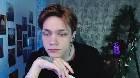 Snapshot of kevin_joestar chatting on February 1, 4:44 am Kevin online show from February 1, 4:44 am