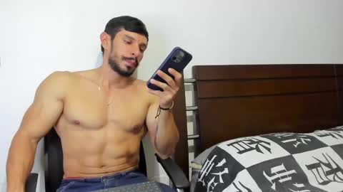 kevin_malone22 online show from March 25, 1:33 am