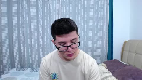 Snapshot of kevinhunts chatting on January 28, 2:11 am Kevin online show from January 28, 2:11 am