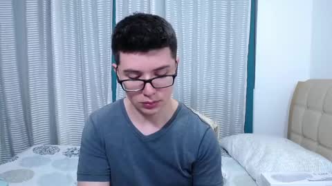 Snapshot of kevinhunts chatting on January 29, 1:27 am Kevin online show from January 29, 1:27 am