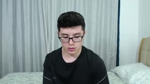 Snapshot of kevinhunts chatting on October 1, 9:32 pm Kevin online show from October 1, 9:32 pm