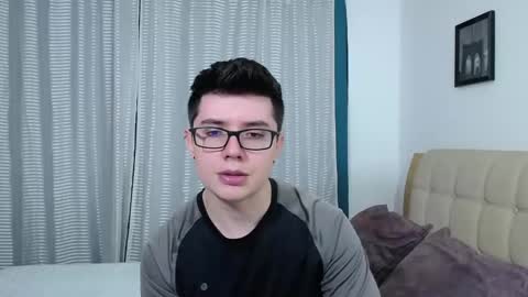 Snapshot of kevinhunts chatting on October 5, 10:07 pm Kevin online show from October 5, 10:07 pm