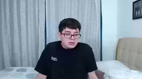 Snapshot of kevinhunts chatting on October 18, 11:05 pm Kevin online show from October 18, 11:05 pm