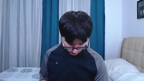 Snapshot of kevinhunts chatting on October 22, 9:47 pm Kevin online show from October 22, 9:47 pm