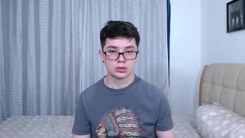 Snapshot of kevinhunts chatting on November 7, 3:39 am Kevin online show from November 7, 3:39 am