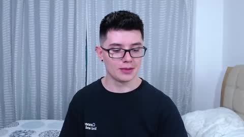 Snapshot of kevinhunts chatting on November 19, 10:54 pm Kevin online show from November 19, 10:54 pm