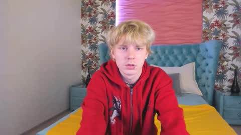 Snapshot of kevinm1lky chatting on October 28, 2:42 pm Kevin online show from October 28, 2:42 pm