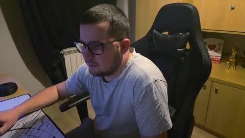 Snapshot of kevinnlovely95 chatting on February 1, 11:14 pm Kevinn online show from February 1, 11:14 pm