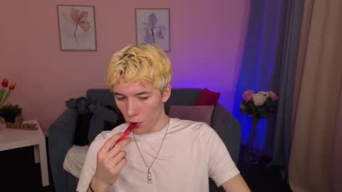 Snapshot of kevinparke chatting on February 23, 7:06 am Kevin online show from February 23, 7:06 am