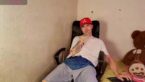 kevinperlas_ online show from February 20, 7:25 pm