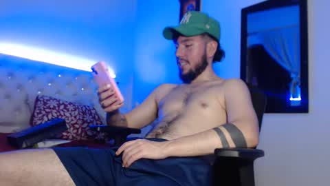 Snapshot of kevinsantiag0 chatting on December 21, 12:07 am kevinsantiag0 online show from December 21, 12:07 am