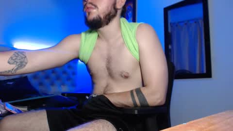 Snapshot of kevinsantiag0 chatting on February 8, 4:05 am kevinsantiag0 online show from February 8, 4:05 am