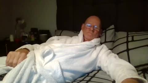 Snapshot of kevlooking4sez chatting on December 8, 11:19 pm kevlooking4sez online show from December 8, 11:19 pm