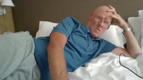 kevlooking4sez online show from October 17, 3:58 pm