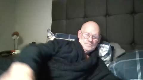 kevlooking4sez online show from March 28, 1:38 am