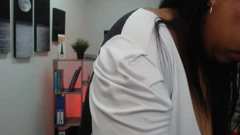 Snapshot of keylathomson chatting on January 6, 11:40 am Keyla online show from January 6, 11:40 am