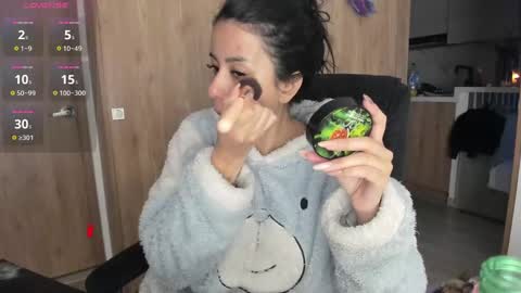 Laura online show from December 31, 10:58 am