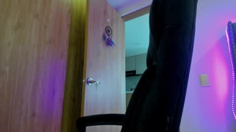 Laura online show from February 14, 4:09 pm