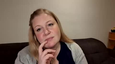 khaleesi0890 online show from November 9, 5:22 pm