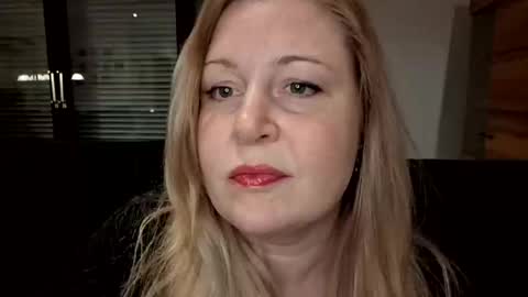 khaleesi0890 online show from November 11, 6:52 pm