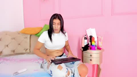 Khloe online show from December 10, 3:20 am