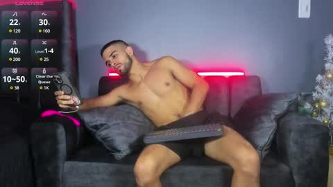 Khriss brown online show from December 16, 7:43 pm
