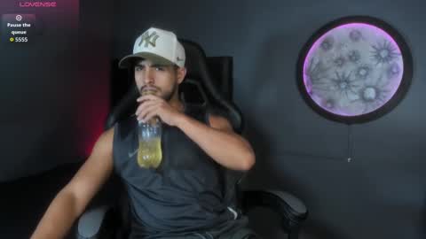 Khriss brown online show from November 18, 8:46 pm