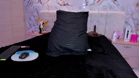    N         M online show from November 8, 11:25 pm