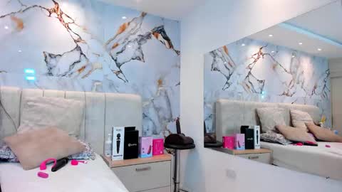    N         M online show from February 4, 2:06 am