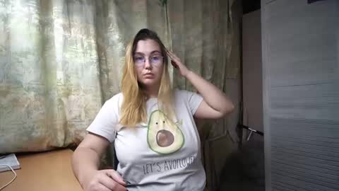 Snapshot of kianna_dior_ chatting on December 13, 3:43 pm kianna_dior_ online show from December 13, 3:43 pm