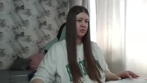 kianna_dior_ online show from March 19, 8:29 am