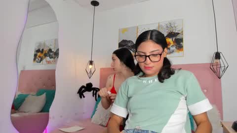 Snapshot of kiara__white chatting on October 8, 1:20 pm Kiara online show from October 8, 1:20 pm