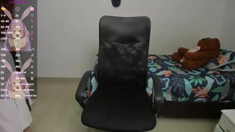 Evelyn online show from February 13, 10:43 pm