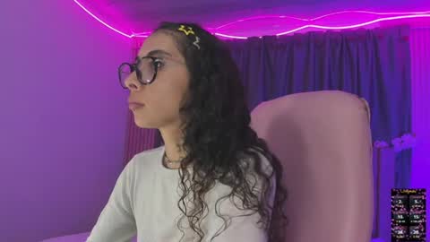 Snapshot of kiara_lovelyy chatting on June 15, 3:53 am Kiara online show from June 15, 3:53 am