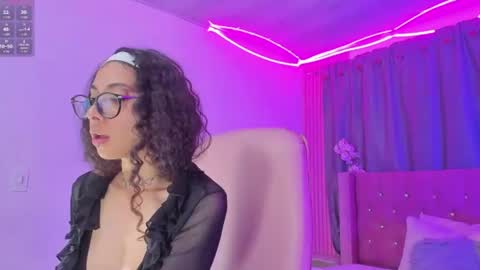 Snapshot of kiara_lovelyy chatting on June 20, 4:26 am Kiara online show from June 20, 4:26 am
