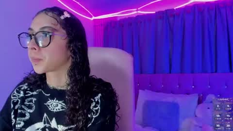 Snapshot of kiara_lovelyy chatting on July 6, 3:36 am Kiara online show from July 6, 3:36 am