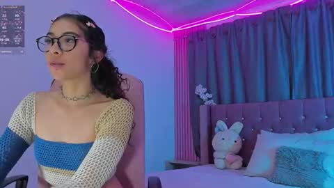 Snapshot of kiara_lovelyy chatting on July 17, 3:57 am Kiara online show from July 17, 3:57 am