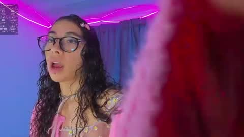 Snapshot of kiara_lovelyy chatting on July 22, 3:42 am Kiara online show from July 22, 3:42 am