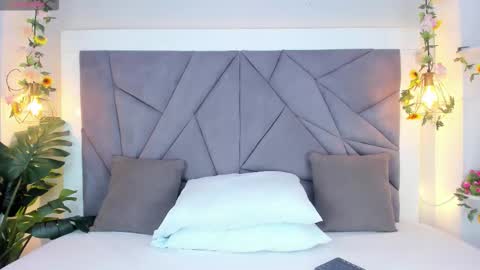 kiarha  online show from December 3, 3:14 am