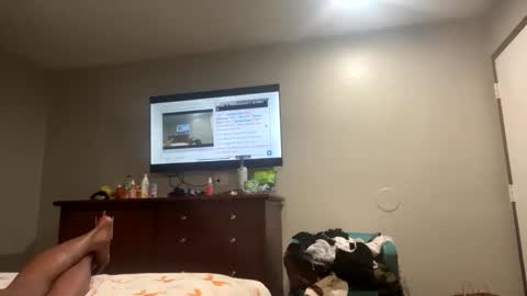 Snapshot of kibrombariu45 chatting on October 27, 1:04 pm HunneysPlayRoom online show from October 27, 1:04 pm