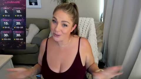Kiera Reines online show from September 17, 11:50 pm