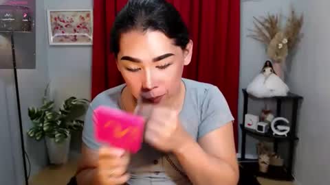 Im Mia online show from November 13, 6:56 am