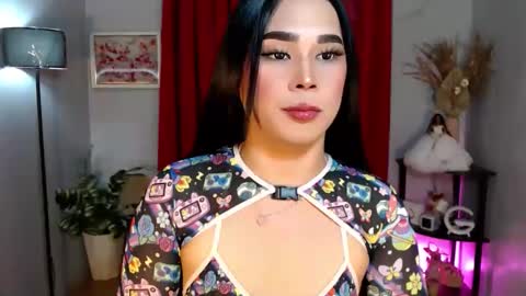 Im Mia online show from November 14, 7:18 am