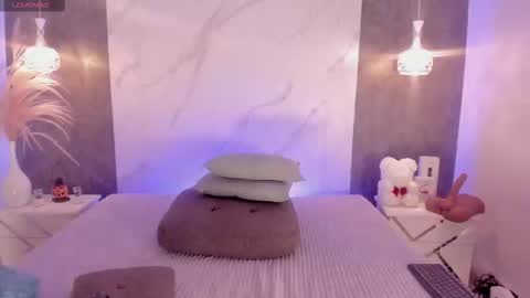 Kim Thompson online show from October 12, 5:23 pm