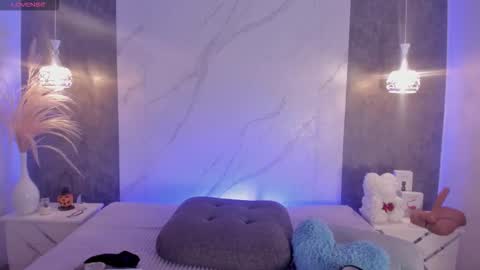 Kim Thompson online show from October 15, 4:18 pm