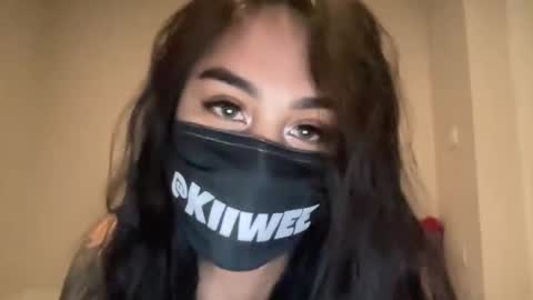 Snapshot of kiiwee chatting on November 5, 3:50 am KIIWEE online show from November 5, 3:50 am