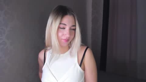 Bella online show from November 20, 11:43 am